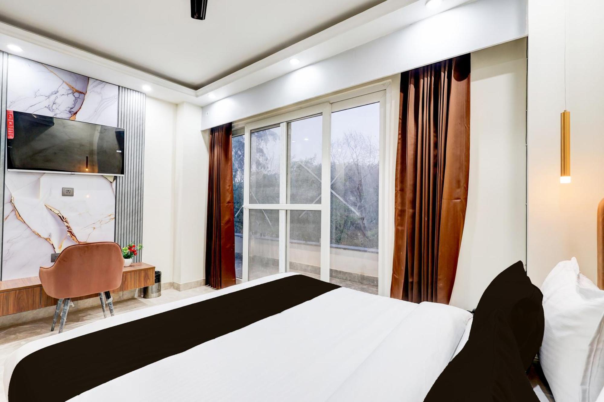 Super Hotel O Sector 43 غورغاون المظهر الخارجي الصورة