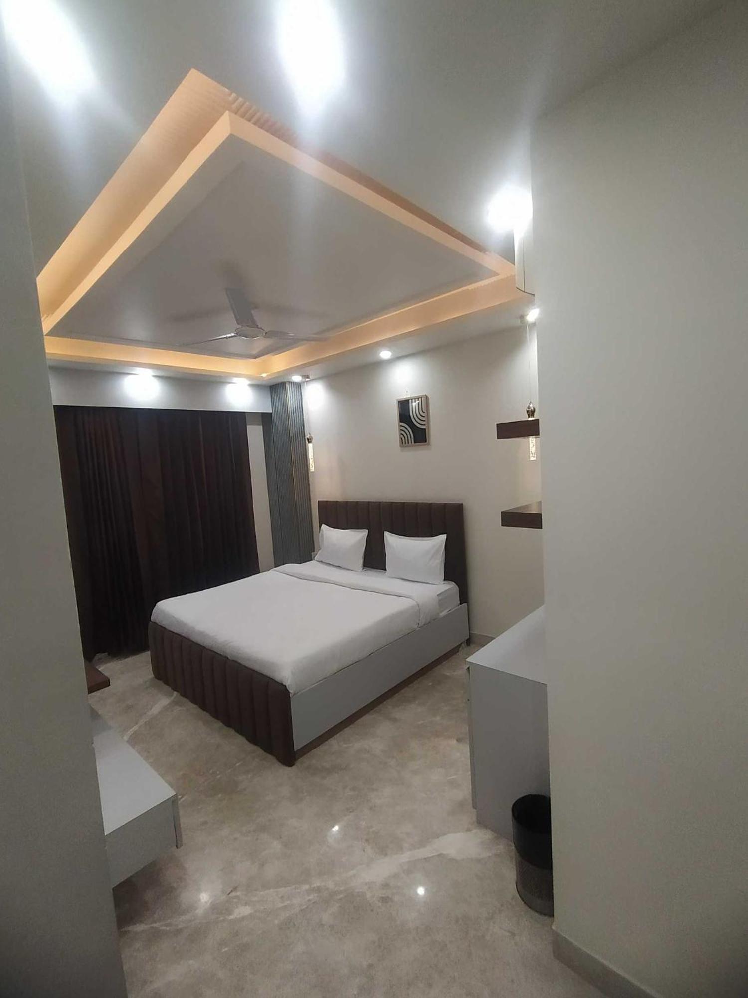 Super Hotel O Sector 43 غورغاون المظهر الخارجي الصورة